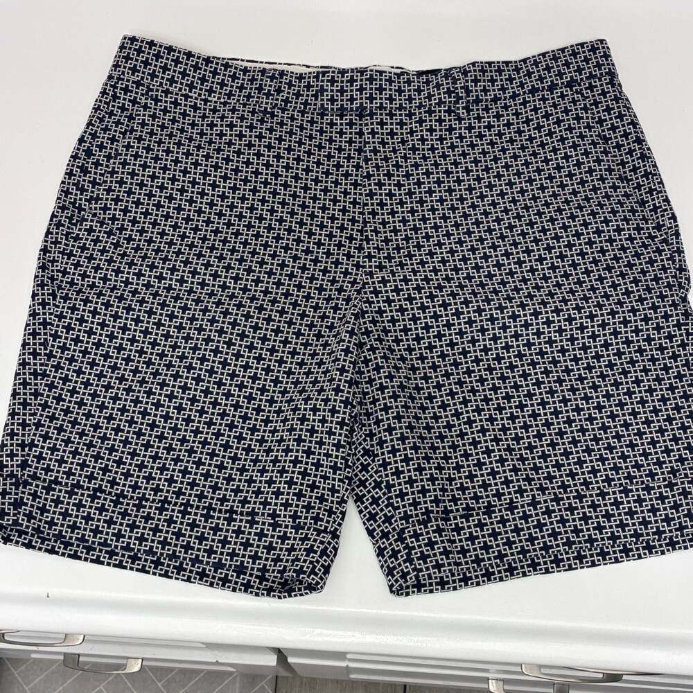 H&M Men's Navy and White Geometric Print Cotton Shorts - Size US 38R